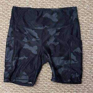 Prana Black Camouflage Athletic Shorts - Women's Size Medium - Poly blend